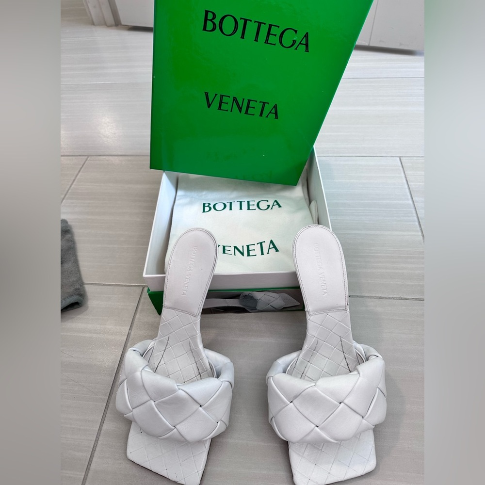 Bottega Veneta - Picture 2 of 10
